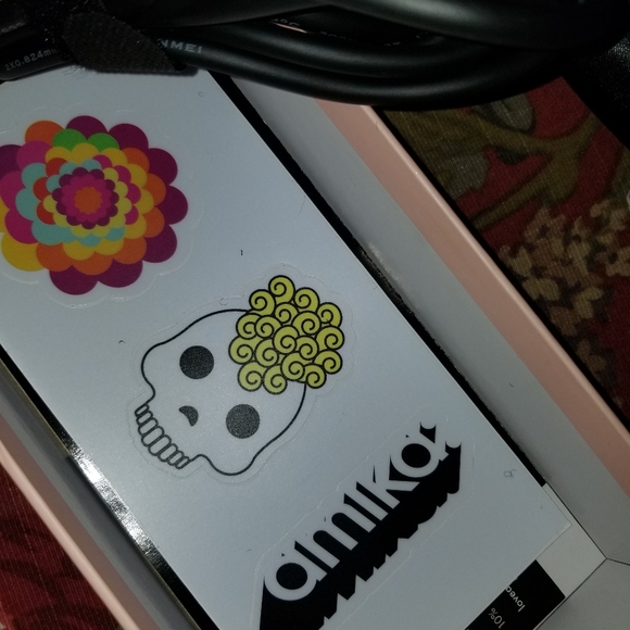 NWT Amika straightening brush - Picture 7 of 7